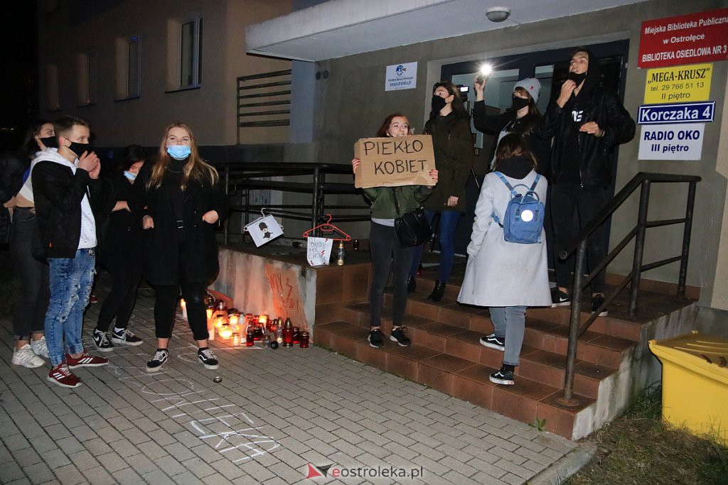 Protest Kobiet w Ostrołęce [25.10.2020] - zdjęcie #25 - eOstroleka.pl