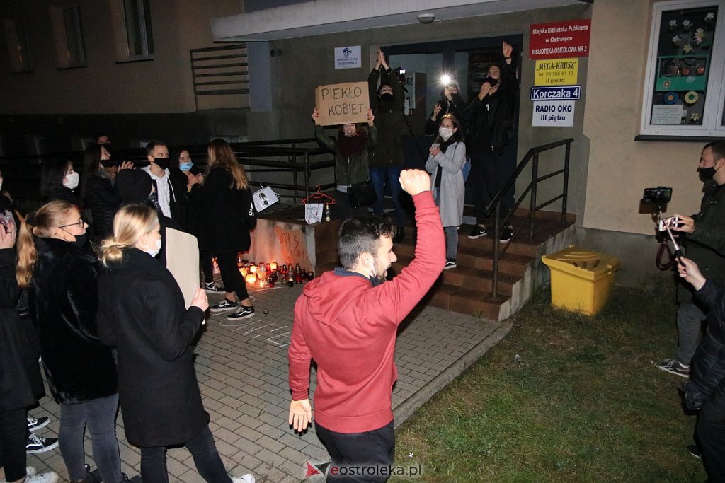 Protest Kobiet w Ostrołęce [25.10.2020] - zdjęcie #42 - eOstroleka.pl