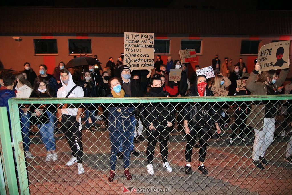 Protest Kobiet w Ostrołęce [25.10.2020] - zdjęcie #34 - eOstroleka.pl