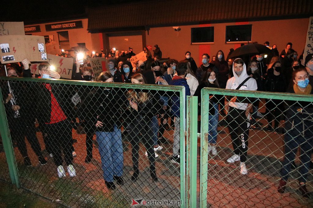 Protest Kobiet w Ostrołęce [25.10.2020] - zdjęcie #32 - eOstroleka.pl