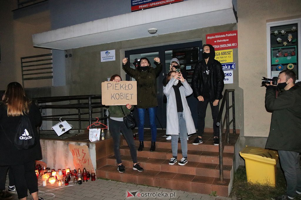 Protest Kobiet w Ostrołęce [25.10.2020] - zdjęcie #28 - eOstroleka.pl