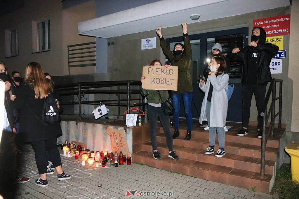Protest Kobiet w Ostrołęce [25.10.2020] - zdjęcie #26 - eOstroleka.pl