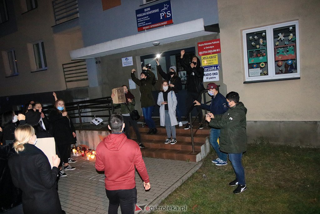 Protest Kobiet w Ostrołęce [25.10.2020] - zdjęcie #23 - eOstroleka.pl
