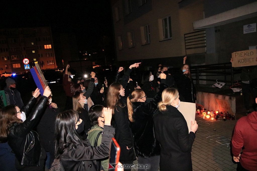 Protest Kobiet w Ostrołęce [25.10.2020] - zdjęcie #22 - eOstroleka.pl