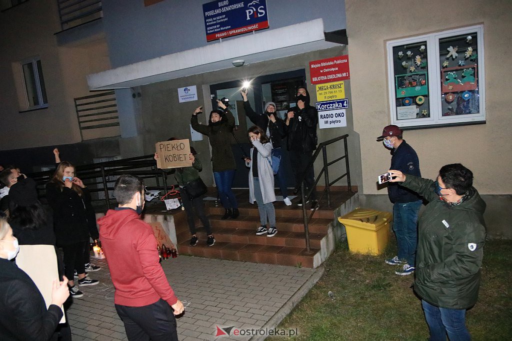 Protest Kobiet w Ostrołęce [25.10.2020] - zdjęcie #20 - eOstroleka.pl