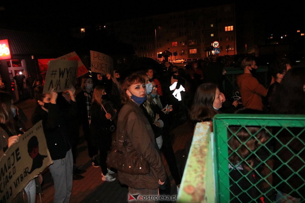 Protest Kobiet w Ostrołęce [25.10.2020] - zdjęcie #19 - eOstroleka.pl