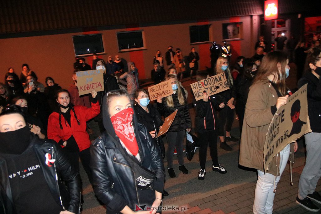 Protest Kobiet w Ostrołęce [25.10.2020] - zdjęcie #18 - eOstroleka.pl