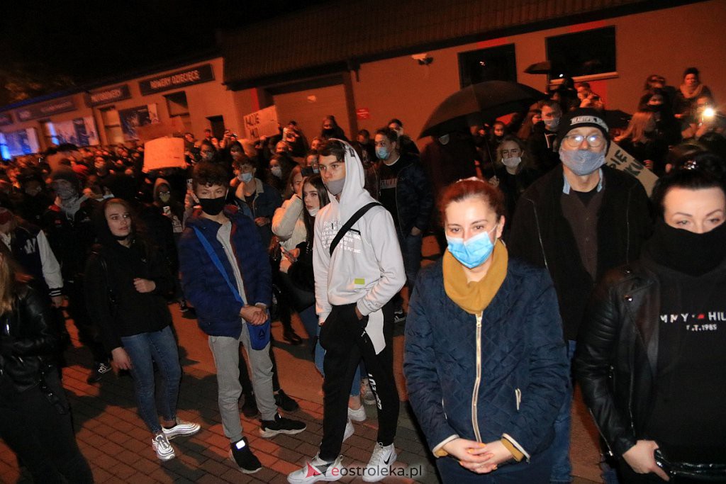 Protest Kobiet w Ostrołęce [25.10.2020] - zdjęcie #17 - eOstroleka.pl