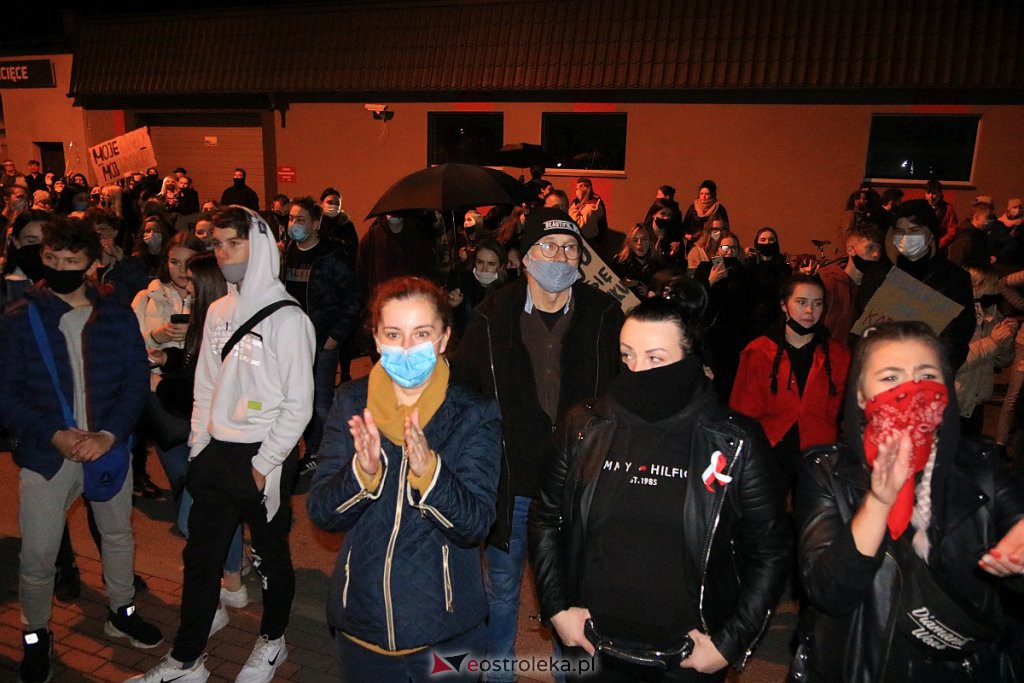 Protest Kobiet w Ostrołęce [25.10.2020] - zdjęcie #15 - eOstroleka.pl