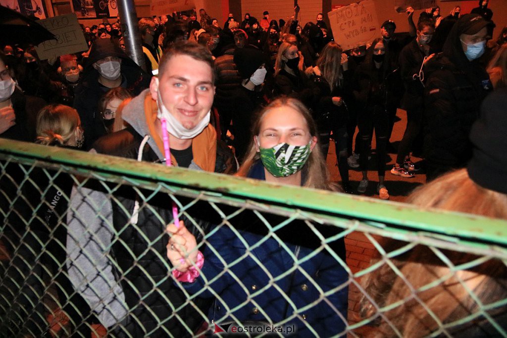 Protest Kobiet w Ostrołęce [25.10.2020] - zdjęcie #3 - eOstroleka.pl