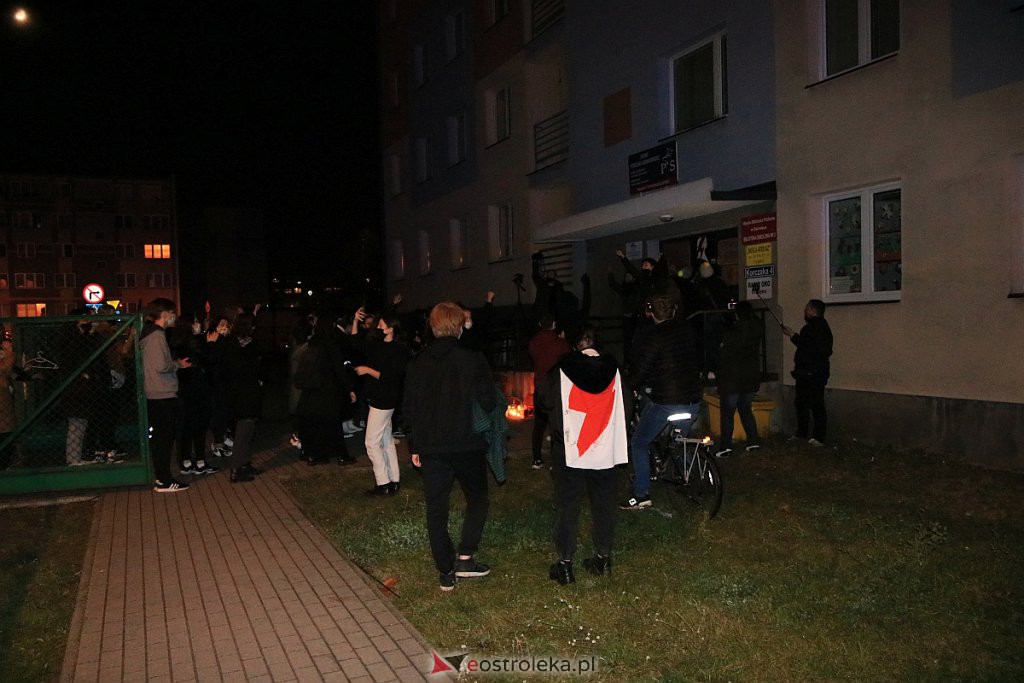 Protest Kobiet w Ostrołęce [25.10.2020] - zdjęcie #2 - eOstroleka.pl