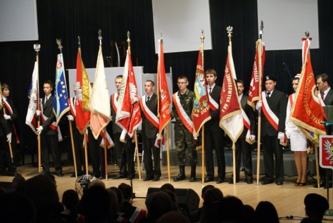 Miejskie Obchody Dnia Niepodległości (11.11.2010) - zdjęcie #50 - eOstroleka.pl
