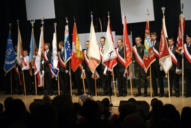 Miejskie Obchody Dnia Niepodległości (11.11.2010) - zdjęcie #49 - eOstroleka.pl