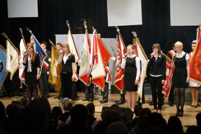 Miejskie Obchody Dnia Niepodległości (11.11.2010) - zdjęcie #47 - eOstroleka.pl