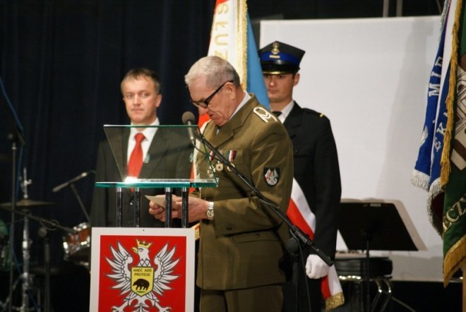 Miejskie Obchody Dnia Niepodległości (11.11.2010) - zdjęcie #43 - eOstroleka.pl