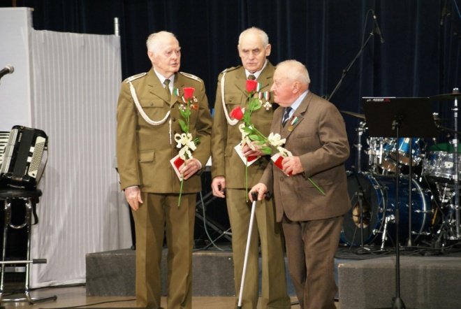 Miejskie Obchody Dnia Niepodległości (11.11.2010) - zdjęcie #38 - eOstroleka.pl