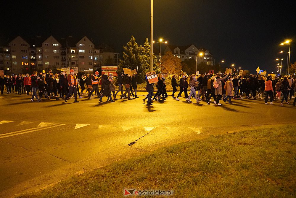 Protest kobiet. Blokada Ostrołęki [28.10.2020] - zdjęcie #16 - eOstroleka.pl