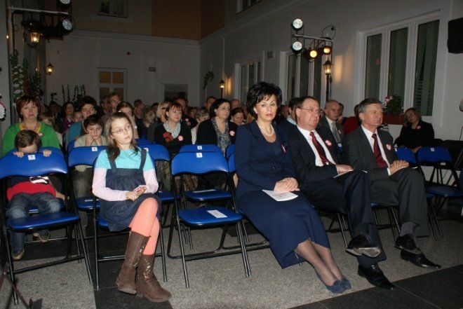 Obchody Święta Niepodległości w Muzeum Kultury Kurpiowskiej  (11.11.2010) - zdjęcie #16 - eOstroleka.pl