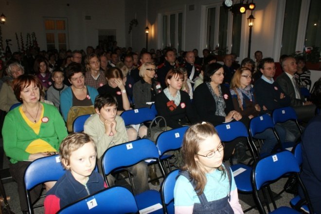 Obchody Święta Niepodległości w Muzeum Kultury Kurpiowskiej  (11.11.2010) - zdjęcie #15 - eOstroleka.pl