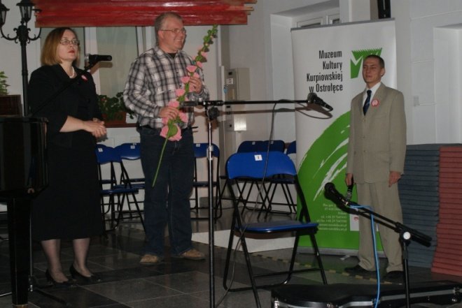Obchody Święta Niepodległości w Muzeum Kultury Kurpiowskiej  (11.11.2010) - zdjęcie #11 - eOstroleka.pl