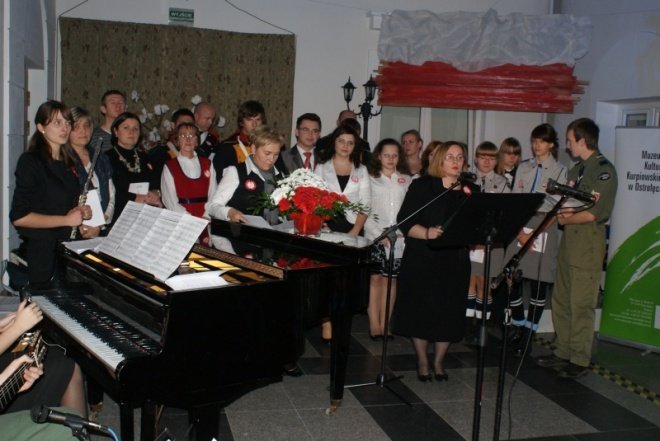 Obchody Święta Niepodległości w Muzeum Kultury Kurpiowskiej  (11.11.2010) - zdjęcie #10 - eOstroleka.pl