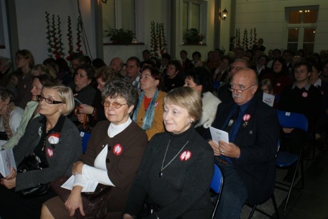 Obchody Święta Niepodległości w Muzeum Kultury Kurpiowskiej  (11.11.2010) - zdjęcie #9 - eOstroleka.pl