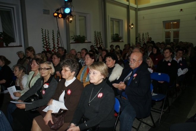 Obchody Święta Niepodległości w Muzeum Kultury Kurpiowskiej  (11.11.2010) - zdjęcie #7 - eOstroleka.pl