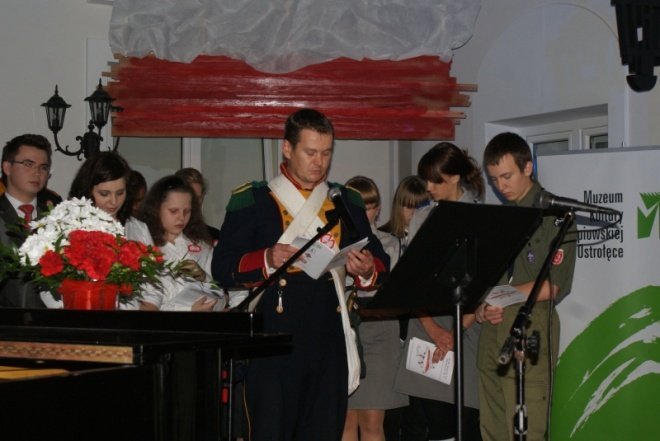 Obchody Święta Niepodległości w Muzeum Kultury Kurpiowskiej  (11.11.2010) - zdjęcie #3 - eOstroleka.pl