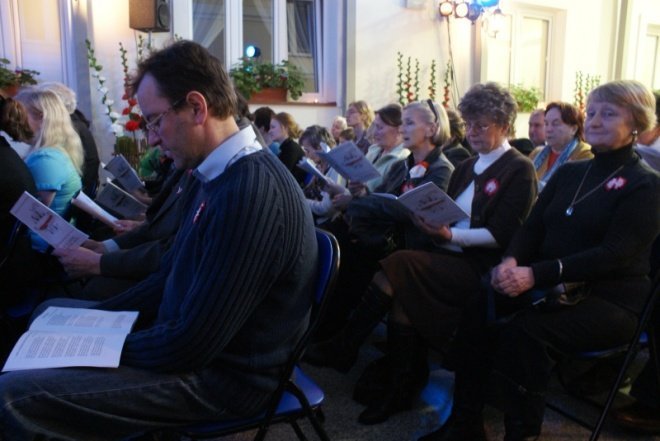 Obchody Święta Niepodległości w Muzeum Kultury Kurpiowskiej  (11.11.2010) - zdjęcie #1 - eOstroleka.pl