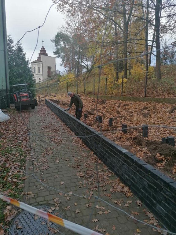 Przy szkoła podstawowej w Kadzidle powstaje arboretum - zdjęcie #2 - eOstroleka.pl