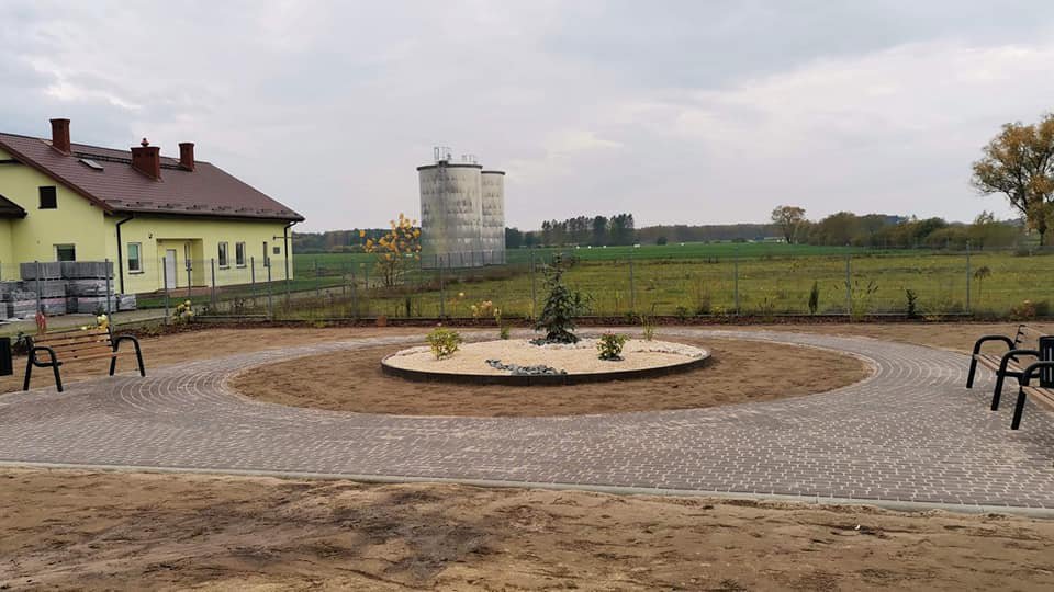 Nowy skwer w Drwęczy - zdjęcie #7 - eOstroleka.pl