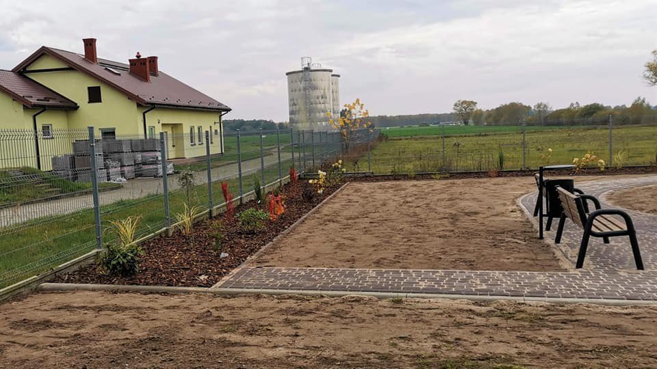 Nowy skwer w Drwęczy - zdjęcie #1 - eOstroleka.pl