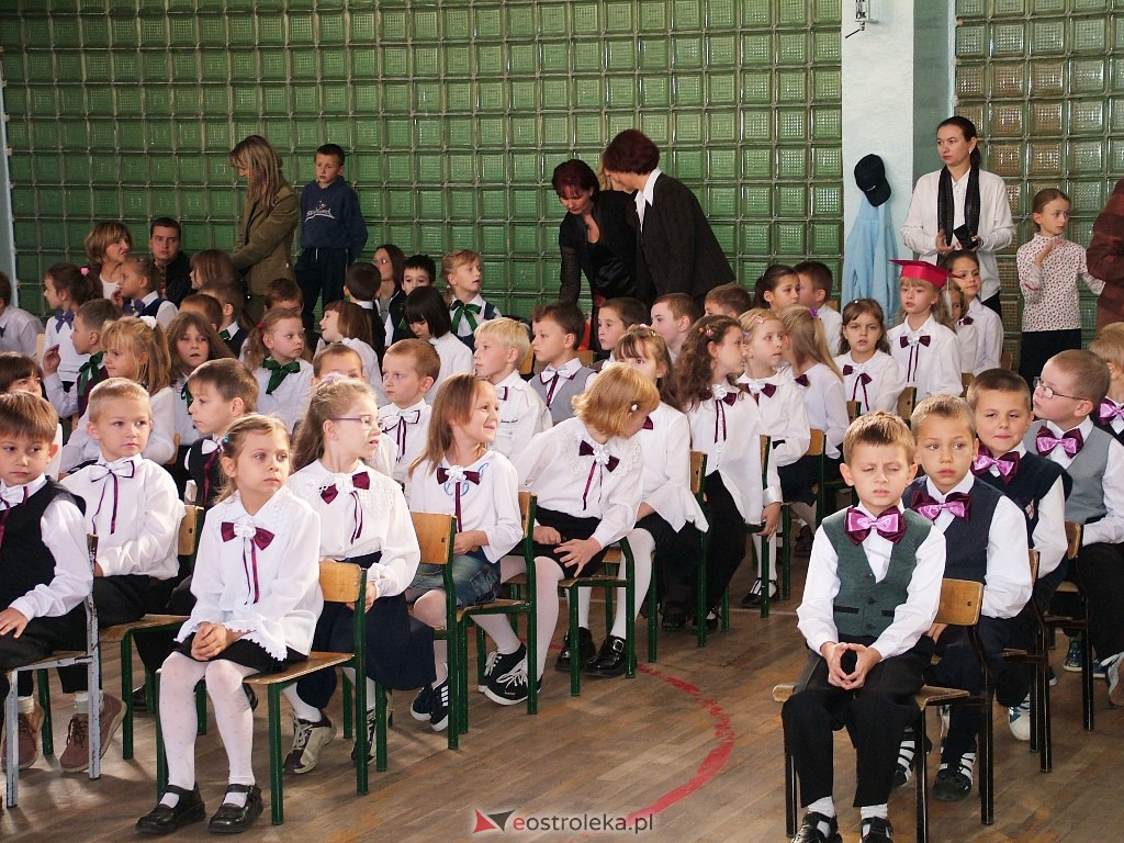 Ślubowanie na pierwszaka w SP 2 - rok szkolny 2004/2005 - zdjęcie #2 - eOstroleka.pl