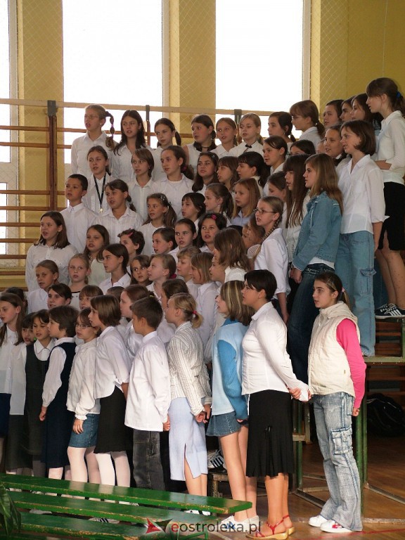 Ślubowanie na pierwszaka w SP 2 - rok szkolny 2004/2005 - zdjęcie #10 - eOstroleka.pl