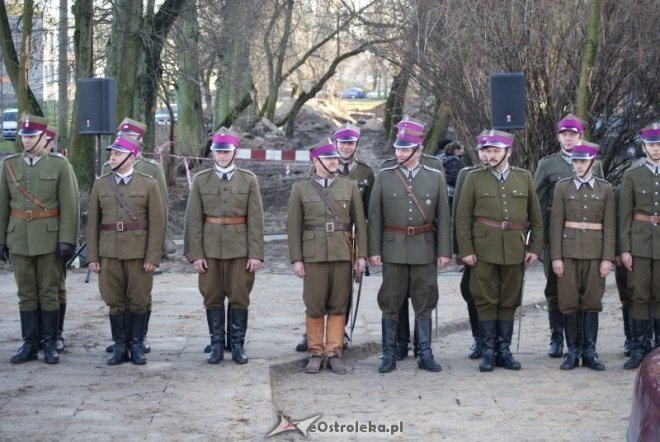 Nadnie sztandaru V pułkowi Ułanów Zasławskich (14.11.2010) - zdjęcie #10 - eOstroleka.pl
