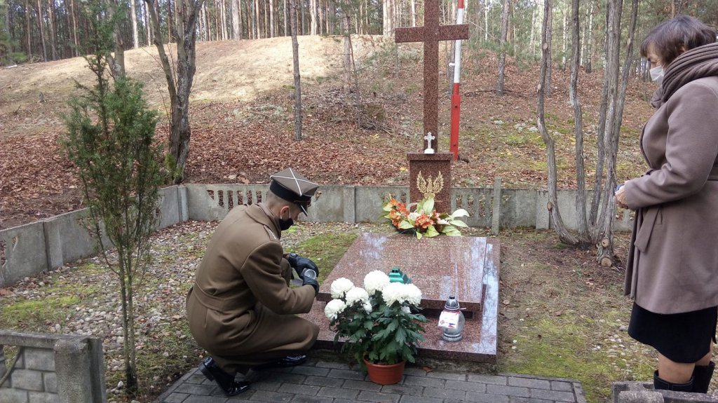 Żołnierska pamięć i Święto Niepodległości w Wojskowej Komendzie Uzupełnień w Ostrołęce [12.11.2020] - zdjęcie #6 - eOstroleka.pl