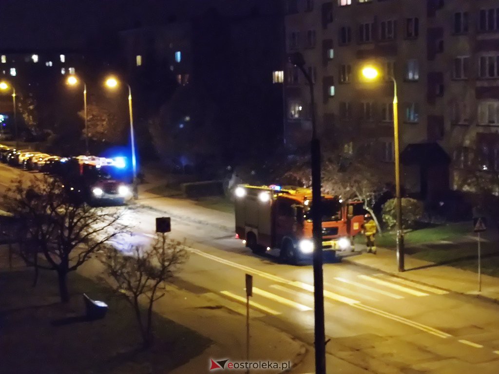 Akcja strażaków przy ul. Goworowskiej [12.11.2020] - zdjęcie #5 - eOstroleka.pl