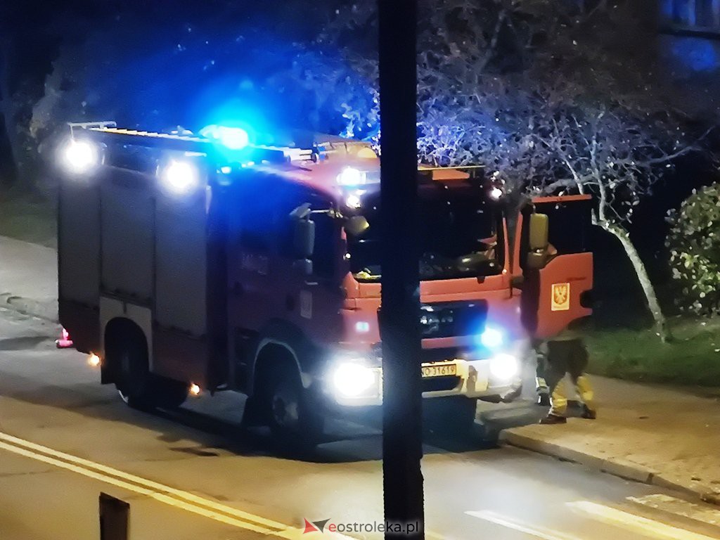 Akcja strażaków przy ul. Goworowskiej [12.11.2020] - zdjęcie #3 - eOstroleka.pl