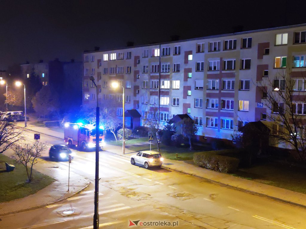 Akcja strażaków przy ul. Goworowskiej [12.11.2020] - zdjęcie #8 - eOstroleka.pl