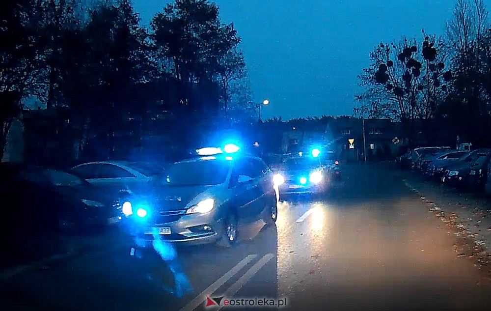Policyjny pościg za niebezpiecznym kierowcą. Był pijany i miał opaskę śledzącą każdy jego ruch [13.11.2020] - zdjęcie #12 - eOstroleka.pl