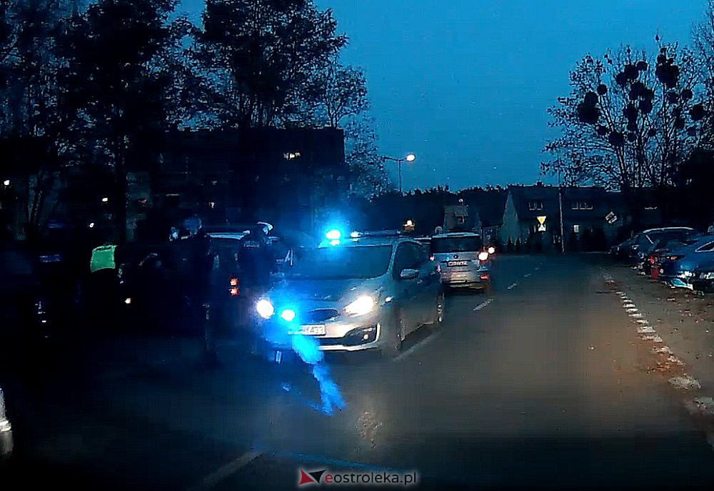 Policyjny pościg za niebezpiecznym kierowcą. Był pijany i miał opaskę śledzącą każdy jego ruch [13.11.2020] - zdjęcie #13 - eOstroleka.pl