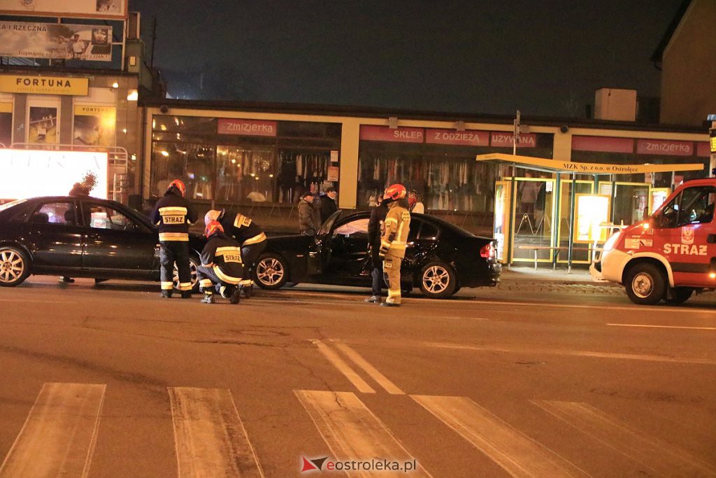Wypadek w centrum Ostrołęki. Utrudnienia w rejonie dworca autobusowego [14.11.2020] - zdjęcie #17 - eOstroleka.pl