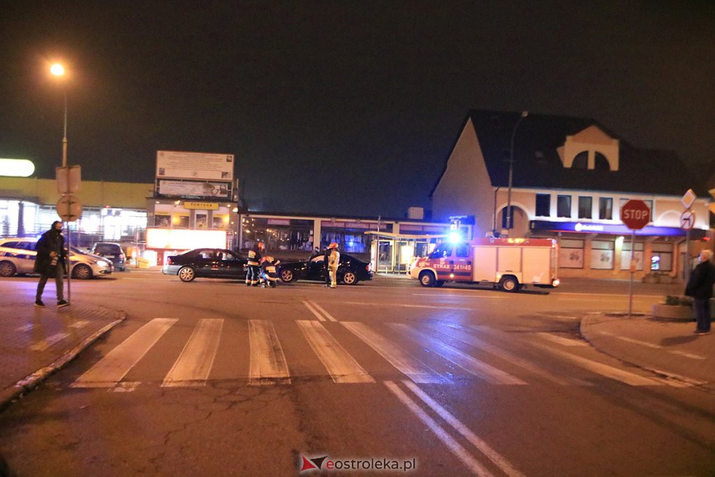 Wypadek w centrum Ostrołęki. Utrudnienia w rejonie dworca autobusowego [14.11.2020] - zdjęcie #16 - eOstroleka.pl