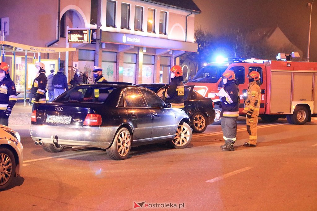 Wypadek w centrum Ostrołęki. Utrudnienia w rejonie dworca autobusowego [14.11.2020] - zdjęcie #14 - eOstroleka.pl
