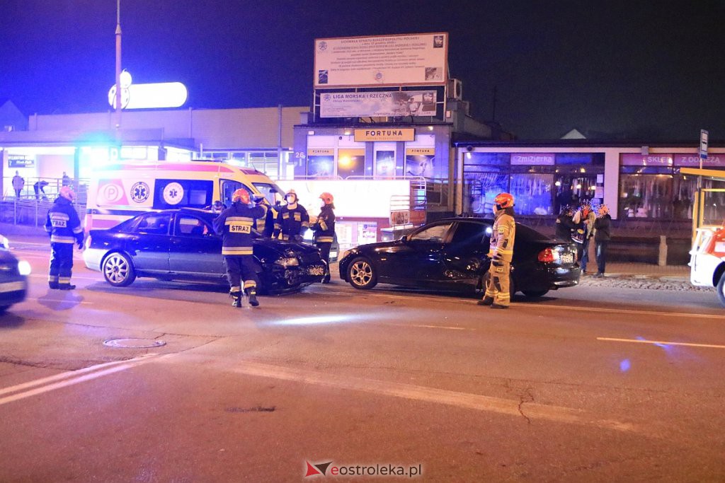 Wypadek w centrum Ostrołęki. Utrudnienia w rejonie dworca autobusowego [14.11.2020] - zdjęcie #6 - eOstroleka.pl