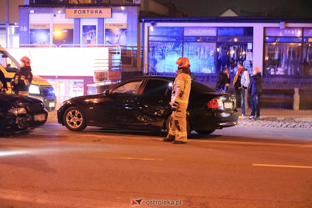 Wypadek w centrum Ostrołęki. Utrudnienia w rejonie dworca autobusowego [14.11.2020] - zdjęcie #4 - eOstroleka.pl