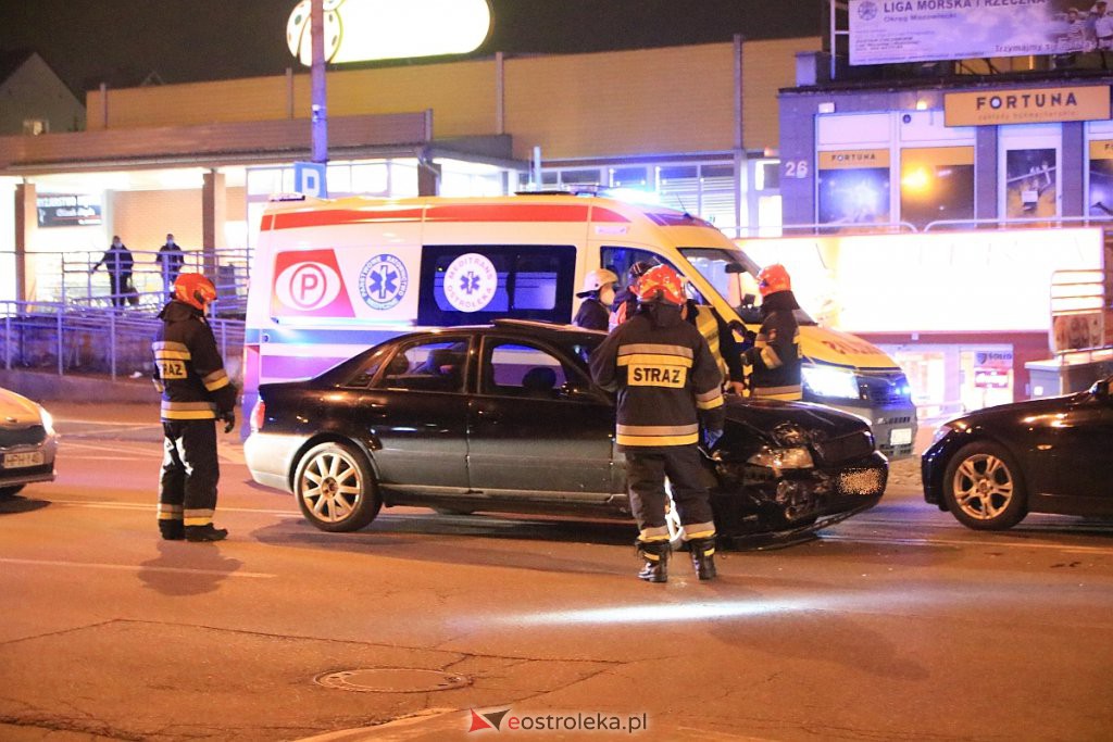 Wypadek w centrum Ostrołęki. Utrudnienia w rejonie dworca autobusowego [14.11.2020] - zdjęcie #18 - eOstroleka.pl