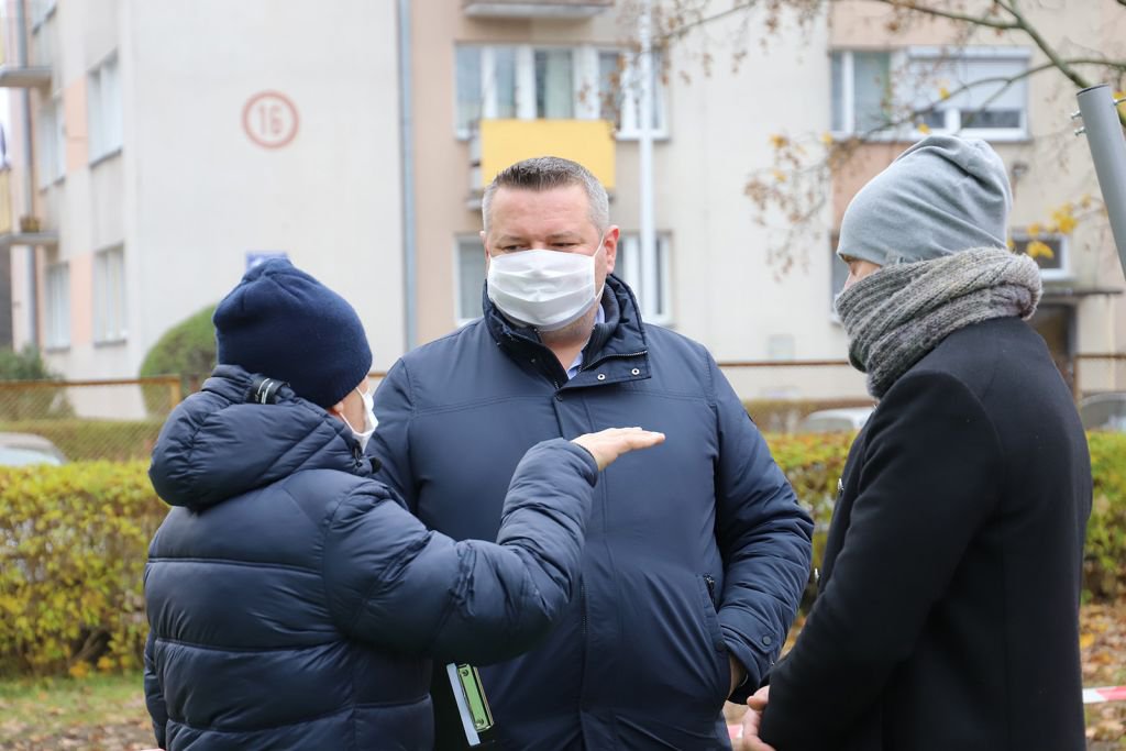 Plac zabaw przed miejskim żłobkiem oddany do użytku [17.11.2020] - zdjęcie #4 - eOstroleka.pl