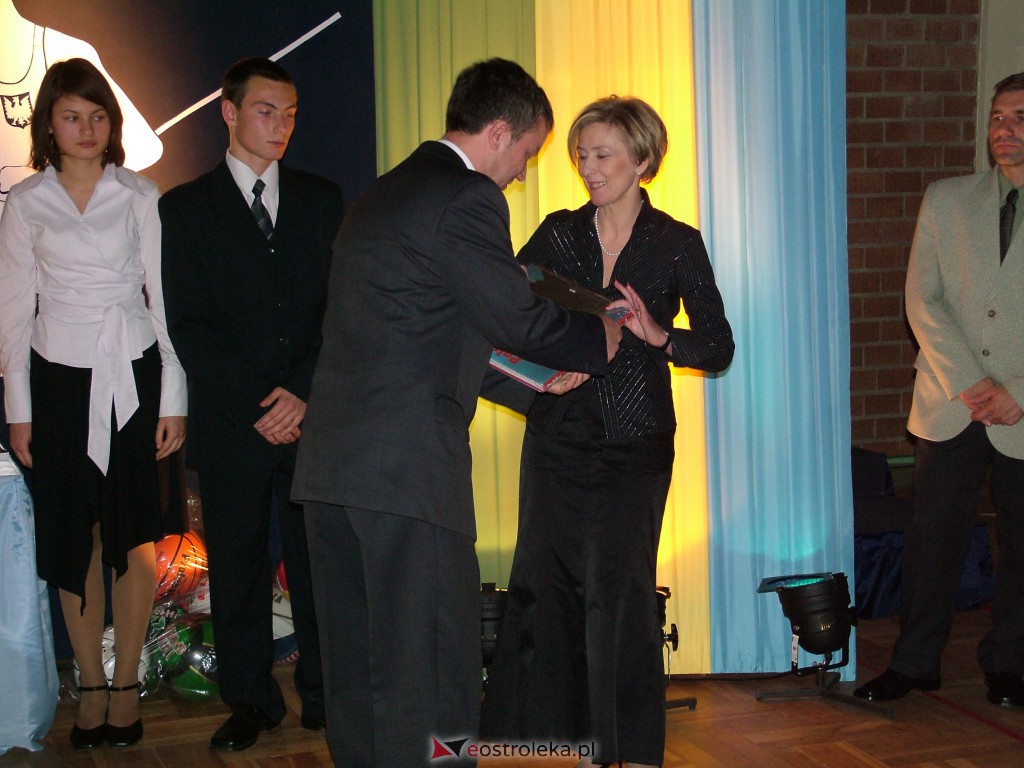 Nadanie imienia Gimnazjum nr 1 - 2004 rok - zdjęcie #18 - eOstroleka.pl