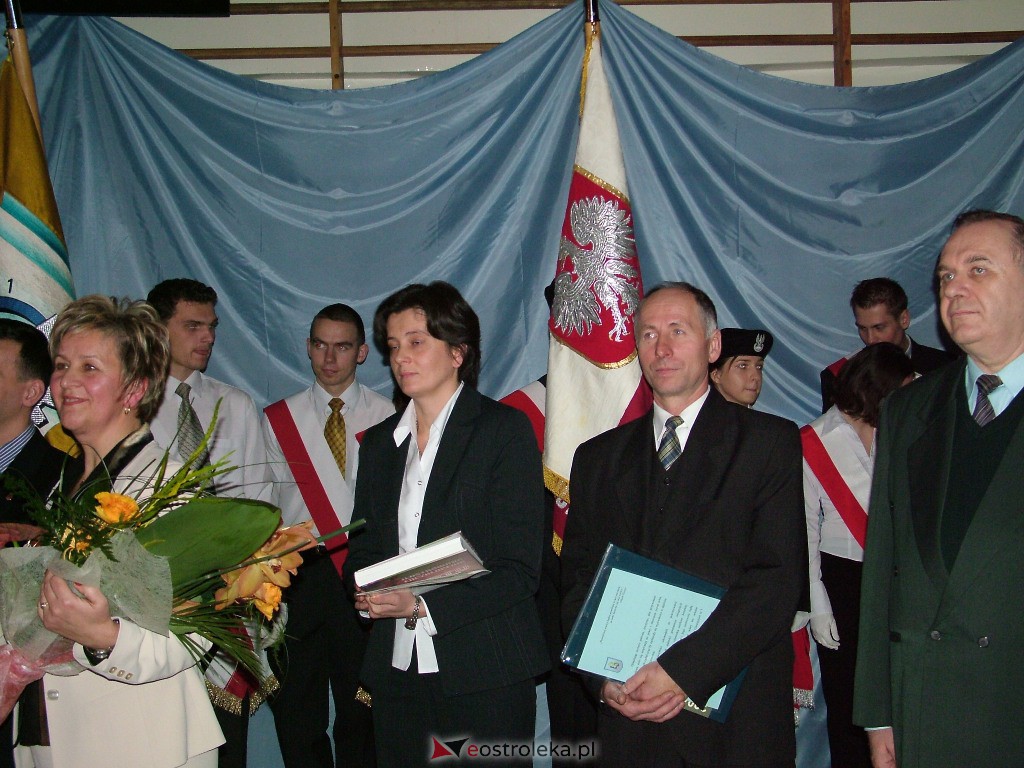 Nadanie imienia Gimnazjum nr 1 - 2004 rok - zdjęcie #27 - eOstroleka.pl